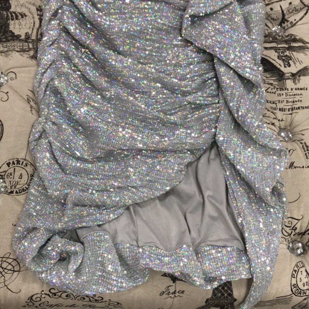 LAVISH ALICE Ruffle Ruched Sequin Dress - Picture 6 of 10